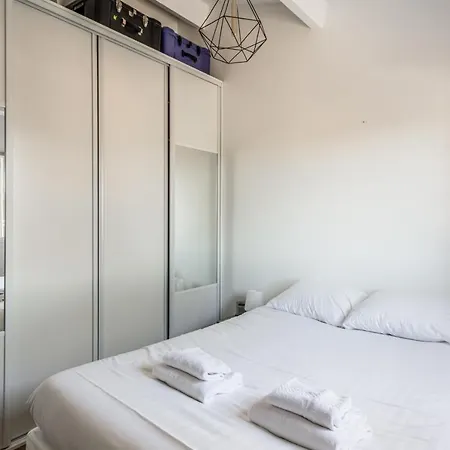 Charming 1-bedroom With Terrace And Communal Pool - - Welkeys