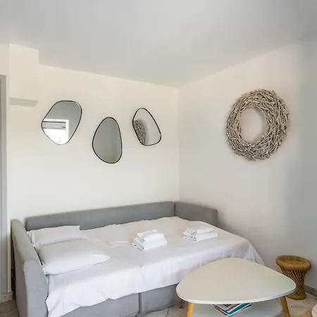 Apartment Charming 1-bedroom With Terrace And Communal Pool - - Welkeys Gassin