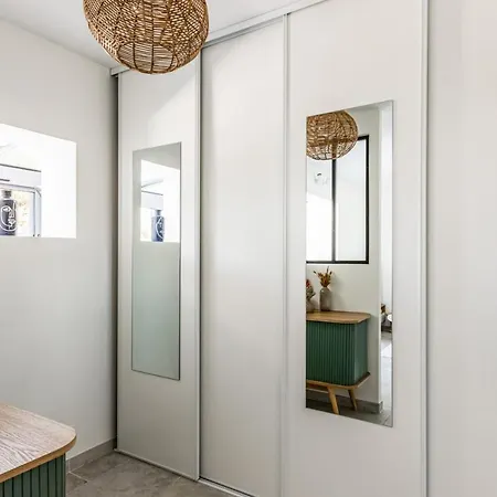 Charming 1-bedroom With Terrace And Communal Pool - - Welkeys Apartment *