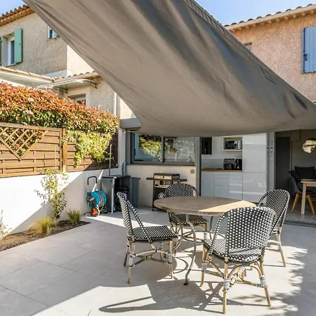Charming 1-bedroom With Terrace And Communal Pool - - Welkeys Apartment *