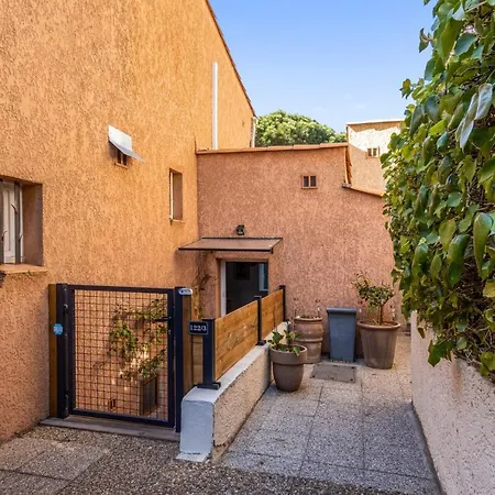 Charming 1-bedroom With Terrace And Communal Pool - - Welkeys